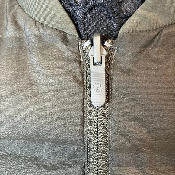 Lululemon Athletica Green Bomber Jacket with Quilted Design - Picture 3 of 13